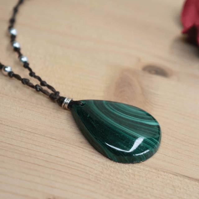 Ras du cou cordon et grande goutte en malachite