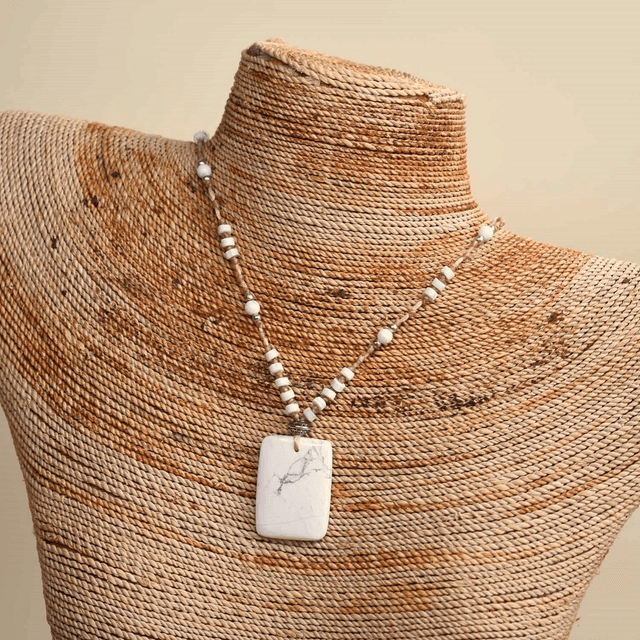 Ras du cou avec cabochon rectangle en howlite