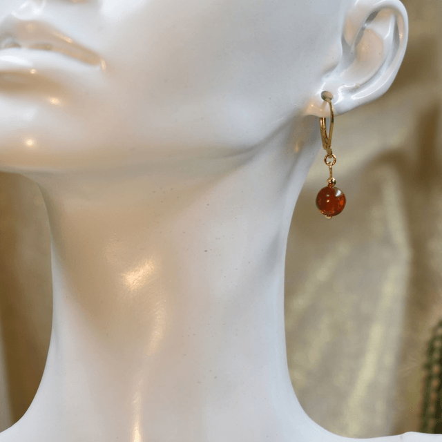 Boucles d'oreilles courtes en ambre cognac
