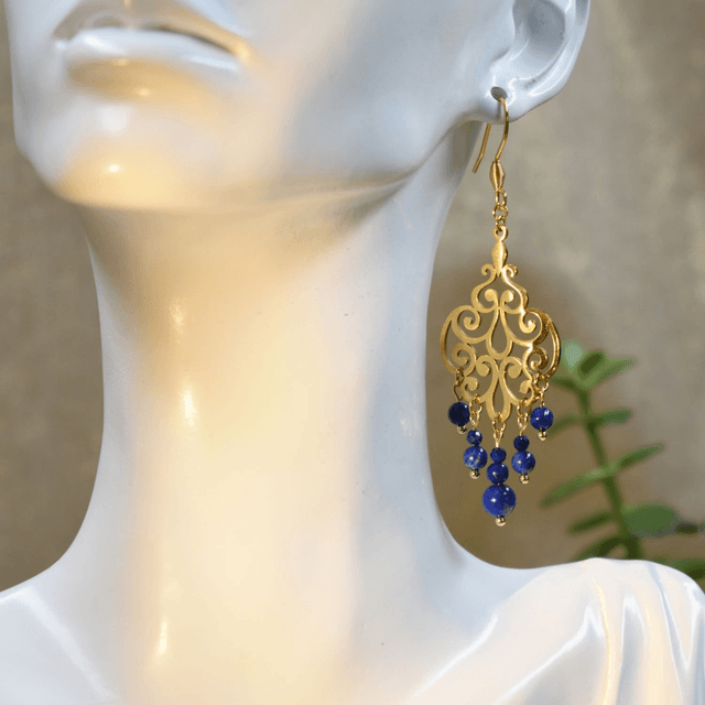 Boucles d'oreilles longues avec estambe orient et chutes en lapis lazuli