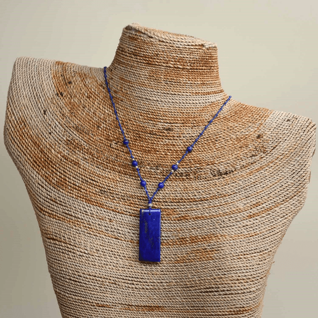 Ras du cou cordon avec cabochon rectange en lapis lazuli