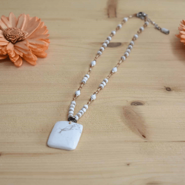Ras du cou avec cabochon rectangle en howlite