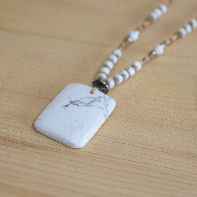 Ras du cou avec cabochon rectangle en howlite