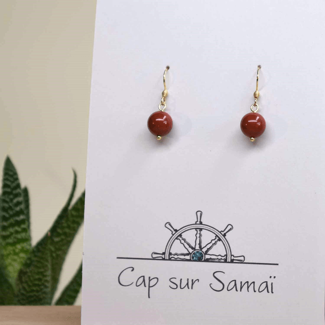 Boucles d'oreilles courtes avec une pierre naturelle en jaspe brique