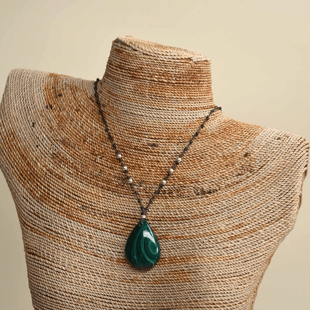 Ras du cou cordon et grande goutte en malachite