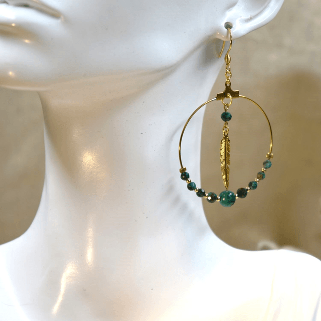Grandes boucles d'oreilles créoles plume en chrysocolle