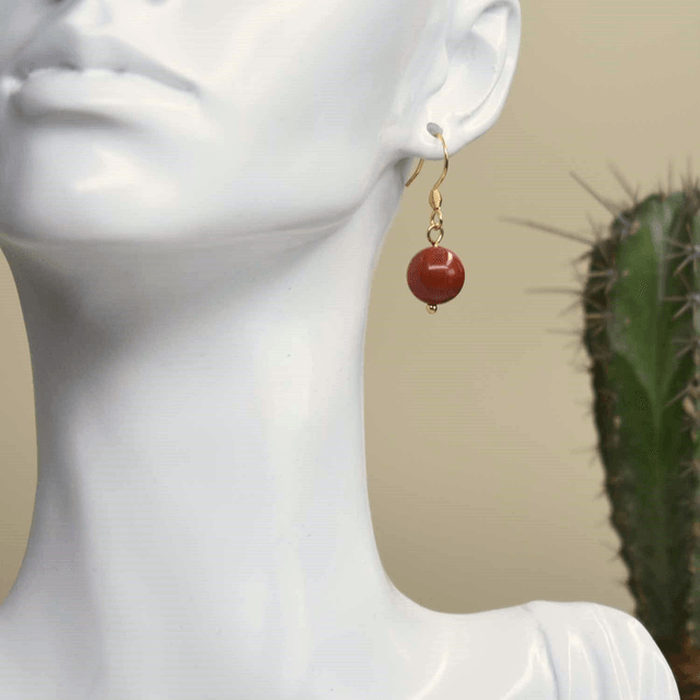 Boucles d'oreilles courtes avec une pierre naturelle en jaspe brique