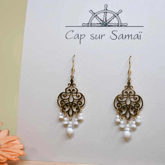 Boucles d'oreilles longues avec estampe orient et chutes en howlite