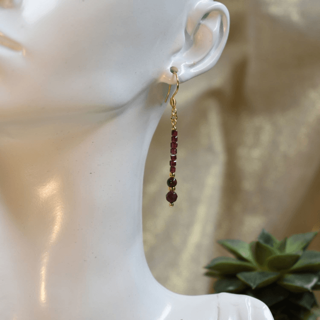Boucles d'oreilles longues en grenat - Tige