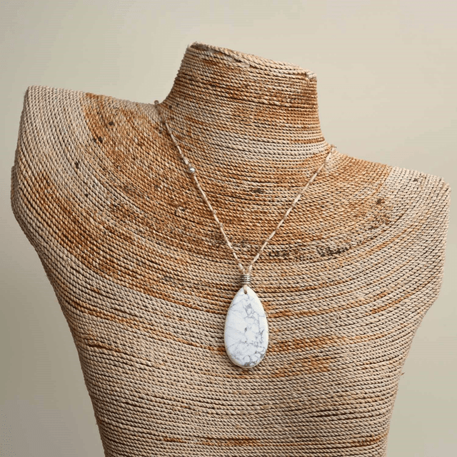 Ras du cou cordon et grande goutte en howlite