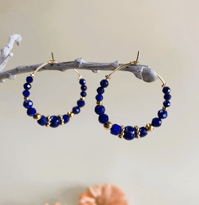 Créoles moyennes en lapis lazuli 13 pierres