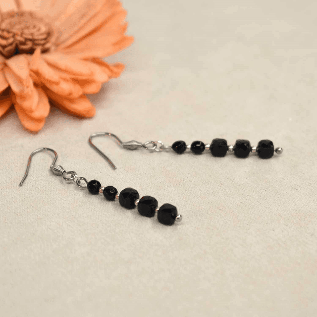 Boucles d&#039;oreilles longues en onyx noir - Tige