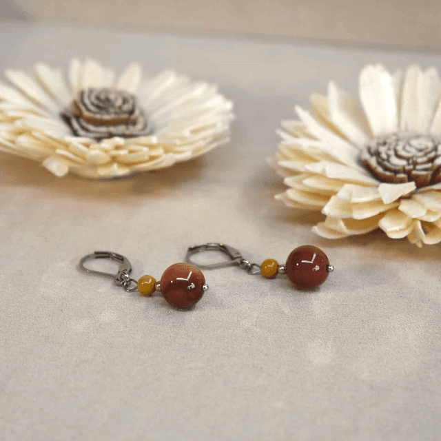 Boucles d&#039;oreilles courtes avec 2 pierres en jaspe mokaïte